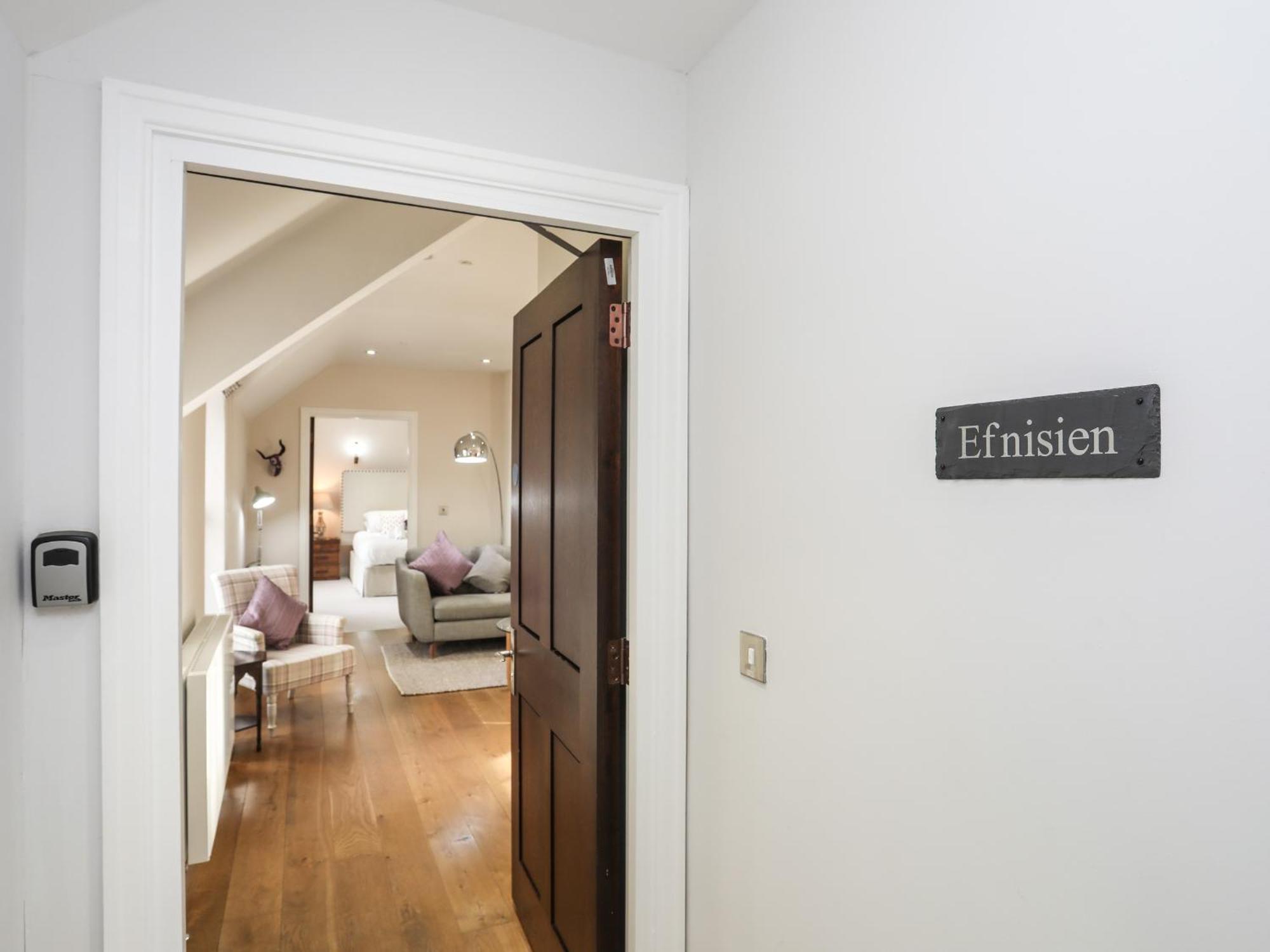 Harlech Apartments - Efnisien Экстерьер фото